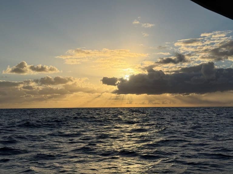 bali catamarans 54 pieds et coucher de soleil