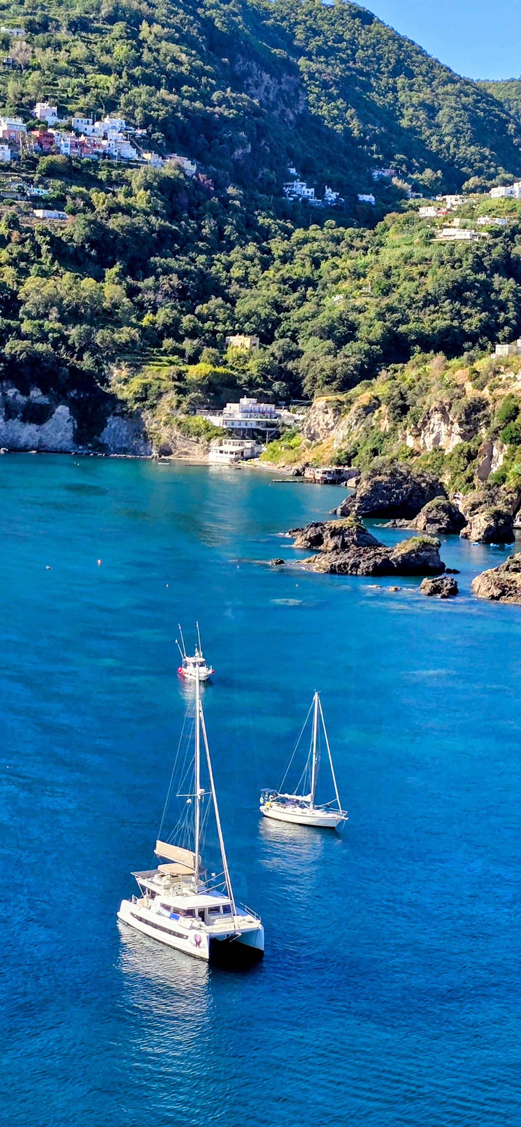 vue drone Bali catamarans 48 crystal ball au mouillage dans une crique en italie